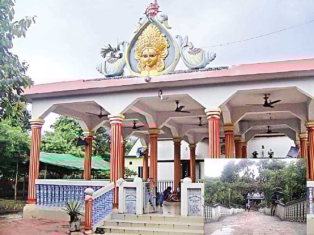 দুর্গাপূজার উৎ​পত্তিস্থল হিসেবে পরিচিত মেধস মুনির আশ্রমে কারুকার্যখচিত দেবী চণ্ডীর মন্দির। (ইনসেটে) আশ্রমে ওঠার ১৪০ ধাপ সিঁড়ি l প্রথম আলো