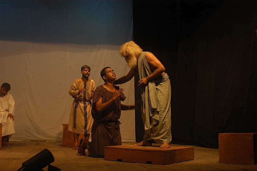 ‘সক্রেটিসের জবানবন্দি’ নাটকের একটি দৃশ্য ফাইল ছবি