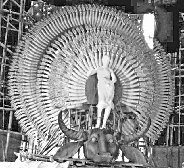 কলকাতার দেশপ্রিয় পার্কে এক হাজার হাতের দুর্গা