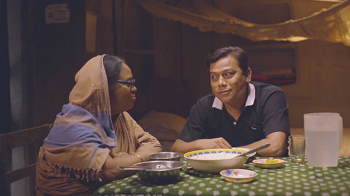 ‘জননী’ নাটকের দৃশ্য ওয়াহিদা মল্লিক জলি ও শতাব্দী ওয়াদুদ