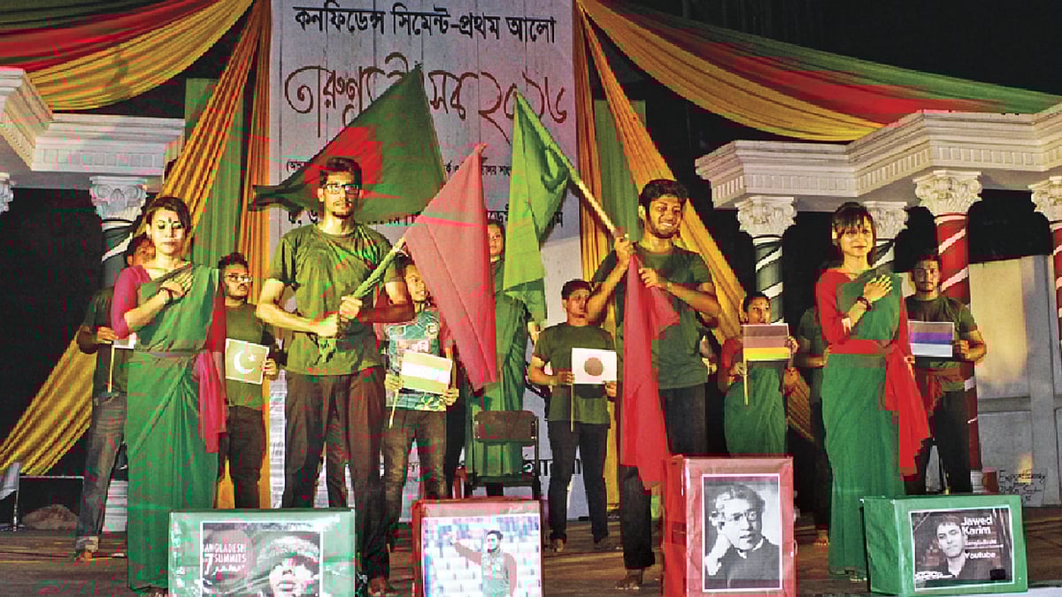 তারুণ্য উৎসবে শিক্ষার্থীদের পরিবেশনা। ছবি: প্রথম আলো