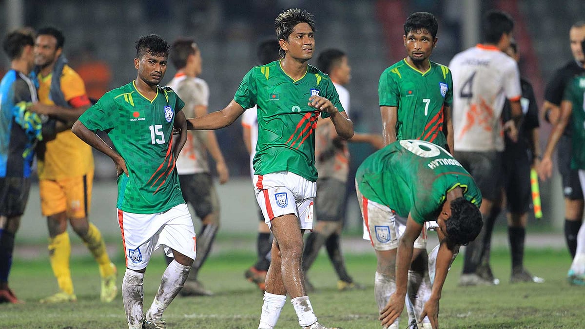 ম্যাচ শেষে এ এখন নিয়মিত দৃশ্য: ফাইল ছবি