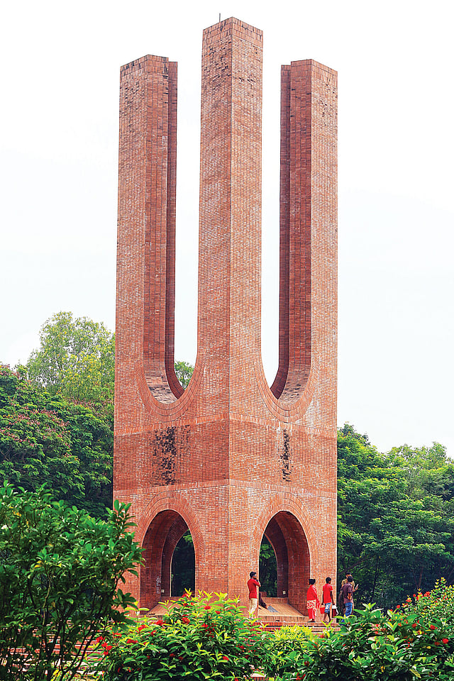 জাহাঙ্গীরনগর বিশ্ববিদ্যালয়ের কেন্দ্রীয় শহীদ মিনার  l ছবি: প্রথম আলো