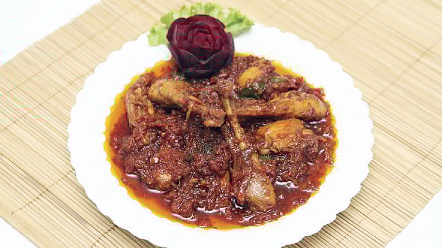 বিট রুটে মুরগি কারি