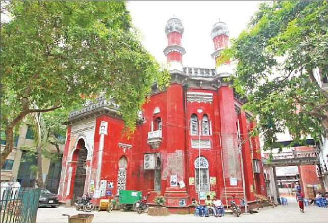 পুরান ঢাকার ফরাশগঞ্জ এলাকায় নর্থব্রুক হল সড়কে লালকুঠি। সম্প্রতি তোলা ছবি l প্রথম আলো