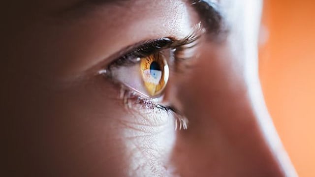 চোখের ধকল কাটানোর ব্যায়াম