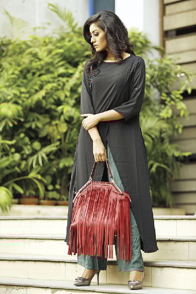 সারা দিনের ঘোরাঘুরিতে সবার নজর কাড়বে এ ধরনের ব্যাগ