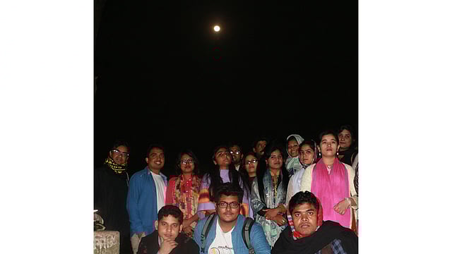 দলেবলে চাঁদের আলোয়। ছবি: ওয়ালিউল ইসলাম