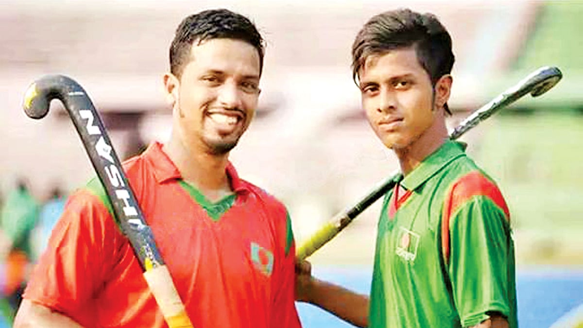 একই ফ্রেমে দুই ভাই—রাসেল মাহমুদ জিমি (বাঁয়ে) ও খালেদ মাহমুদ রাকিন l সৌজন্য ছবি