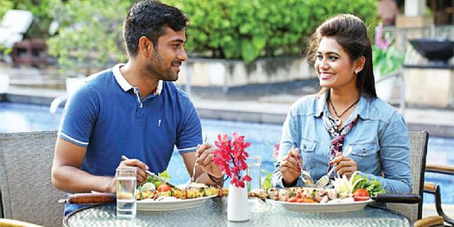 ছবি: সম্পর্কে পুরুষ ভালোবাসা খোঁজে। প্রতীকী ছবি।