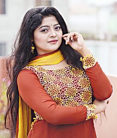 হাটে, মাঠে, ঘাটে, অডিওতে, সিনেমায় নিজের মতো করে গান করেছেন সালমা। ছবি: খালেদ সরকার