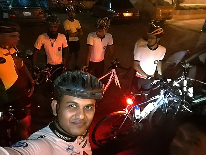 যাত্রা শুরু করার সময় সেলফি। ছবি: সংগৃহীত