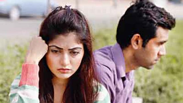 স্বামী-স্ত্রী পরস্পরের মধ্যে তাঁদের শৈশব নিয়ে আলোচনা করতে পারবেন। ছবিটি প্রতীকী।