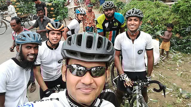 যাত্রাপথে সাইক্লিস্ট দল। ছবি: সংগৃহীত