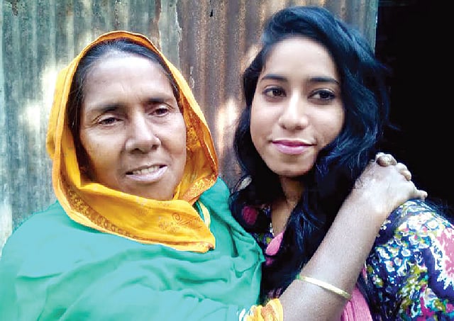 মায়ের সঙ্গে তাসলিমা আক্তার