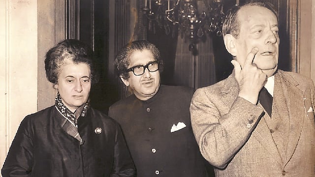 ফ্রান্সের রাজধানী প্যারিসে ভারতীয় প্রধানমন্ত্রী ইন্দিরা গান্ধীর সঙ্গে অঁদ্রে মালরো (ডানে), নভেম্বর ১৯৭১। ছবি: সংগৃহীত