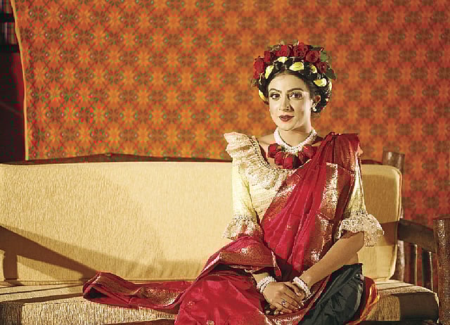 মাথার সাজে ফুল ব্যবহারে এসেছে নান্দনিকতা