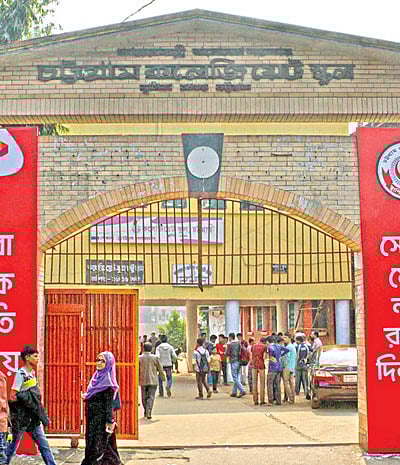 চট্টগ্রাম কলেজিয়েট স্কুলের মূল ফটক l ছবি: প্রথম আলো