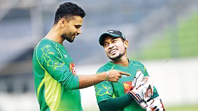 নিউজিল্যান্ড অভিযানে বাংলাদেশের দুই অধিনায়ক। প্রথম পর্ব সীমিত ওভারে মাশরাফি, দ্বিতীয় পর্ব টেস্ট সিরিজে মুশফিক l প্রথম আলো