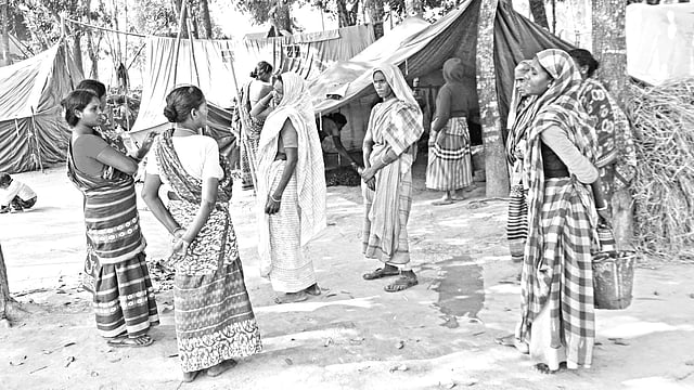 সাঁওতালসহ অনেক ক্ষুদ্র জাতিসত্তা আছে, যাদের কাছে ভূমি কেনাবেচার বিষয় নয়