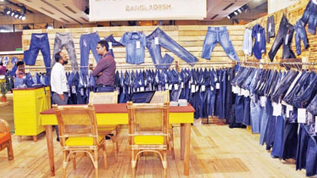 তৈরি পোশাক খাতে ডেনিম কাপড়