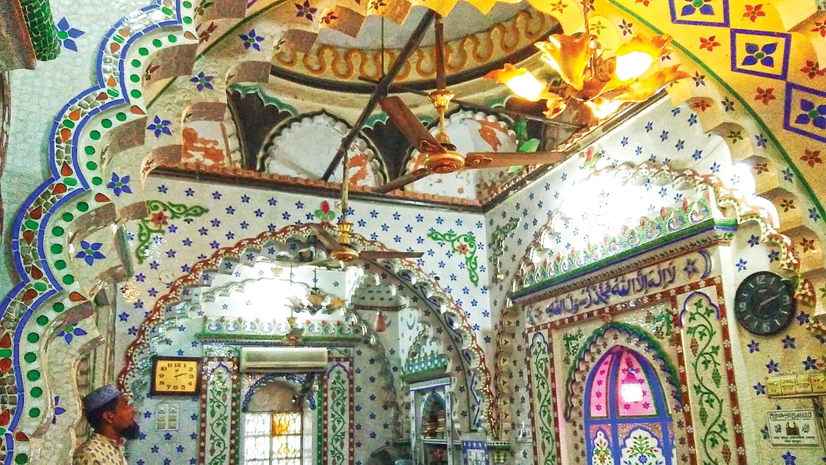 মসজিদের ভেতরের কারুকাজ l প্রথম আলো
