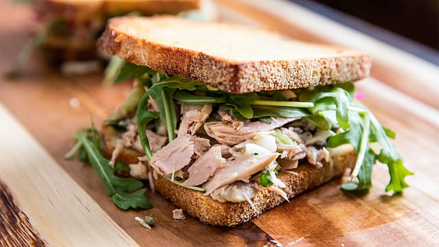 অতিরিক্ত টুনা মাছ খাওয়া ঠিক নয়।