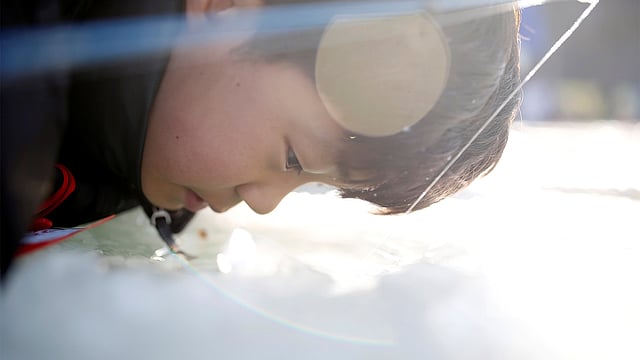 মাছ শিকারের জন্য গর্তে সতর্ক নজরদারি। ছবি: এএফপি