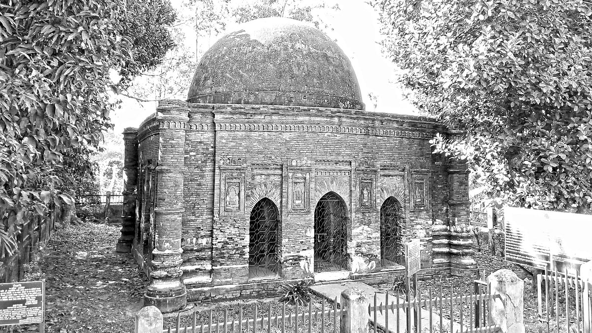 নারায়ণগঞ্জের সোনারগাঁয়ের ঐতিহাসিক গোয়ালদি মসজিদ। ছবিটি গত বৃহস্পতিবার তোলা ছবি l প্রথম আলো