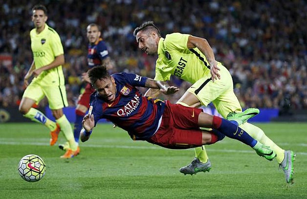 স্প্যানিশ লিগে চলতি মৌসুমে সবচেয়ে বেশি ফাউলের শিকার হয়েছেন বার্সেলোনার ফরোয়ার্ড নেইমার। ছবি: রয়টার্স