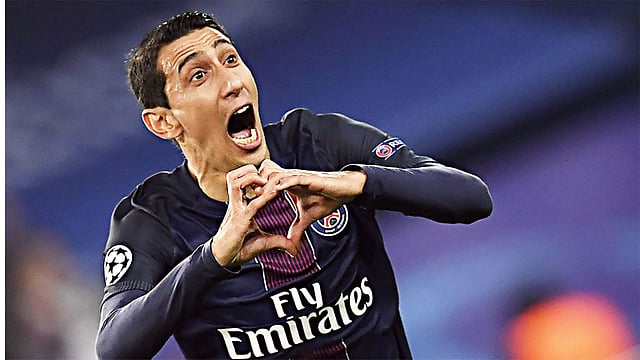 ভালোবাসা দিবস। নিজের জন্মদিন। বার্সেলোনার সঙ্গে ম্যাচ। তিনটি উপলক্ষ কীভাবেই না কাল রাঙিয়ে রাখলেন অ্যাঙ্গেল ডি মারিয়া! প্যারিস সেন্ট–জার্মেই উইঙ্গার গোল করেছেন দুটি, খেলেছেনও দুর্দান্ত। বার্সেলোনা বিধ্বস্ত ৪–০ গোলে l এএফপি