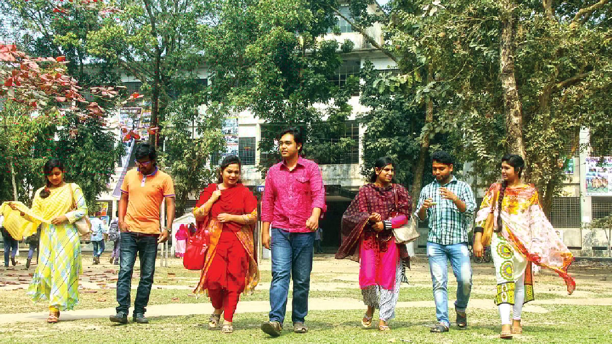 এই তরুণেরাই রংপুর শহরের তারুণ্যের প্রতিক। ছবি: মনিরুল ইসলাম