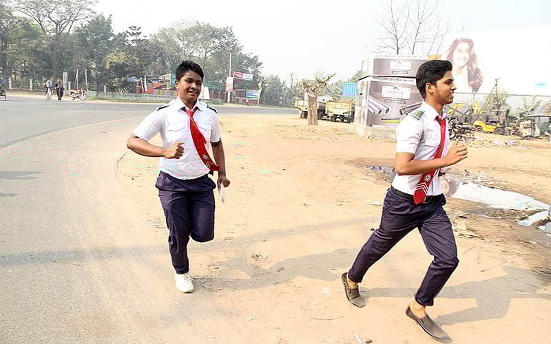 ঢাকা বোর্ডের এসএসসি পরীক্ষার্থীদের সাড়ে ৮টা থেকে কেন্দ্রে প্রবেশের অনুমতি