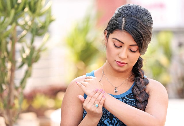 গরমে ত্বকে আর্দ্রতার পরিমাণ ঠিক রাখতে ময়েশ্চারাইজার কাজে দেবে