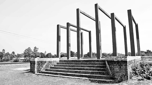 সৈয়দপুরের গোলাহাট বধ্যভূমিতে অসমাপ্ত স্মৃতিসৌধ  l ছবি: প্রথম আলো