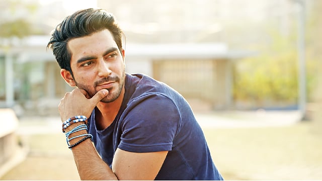 ব্রেসলেটের নকশায় দেখা যাচ্ছে বৈচিত্র্য। মডেল: জিহাদ, ব্রেসলেট: সেইলর, ছবি: সুমন ইউসুফ