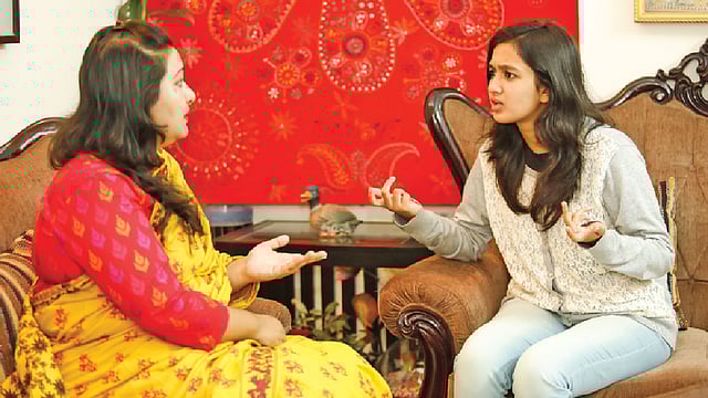 সন্তানের সঙ্গে রূঢ় আচরণ না করে তাকে বোঝান। মডেল: ফারহানা ও দিয়া। ছবি: অধুনা