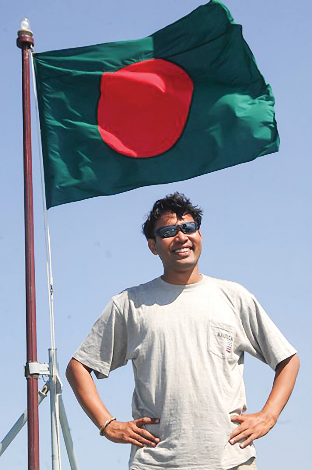 মারাত্মক সড়ক দুর্ঘটনার পর মৃত্যুেকে জয় করে ফিরে এসেছেন প্রথম আলোর প্রধান আলোকচিত্রী জিয়া ইসলাম। এই ছবিটি দুর্ঘটনার আগের