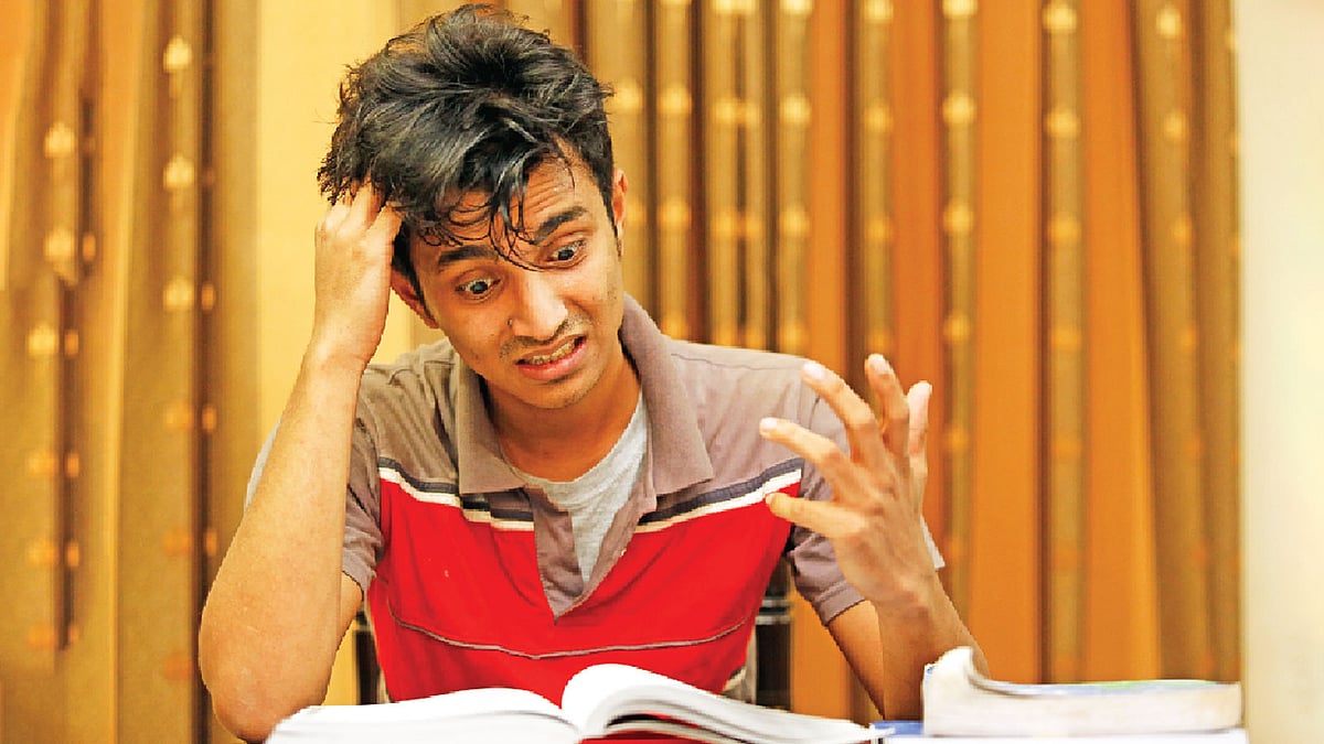 পরীক্ষা নিয়ে মনে কোনো চাপ তৈরি করা যাবে না। মডেল: আবির। ছবি: অধুনা