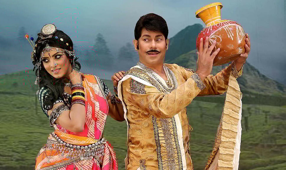 মহুয়া ও নদের চাঁদ চরিত্রে সাদিয়া ইসলাম মৌ ও কবিরুল ইসলাম রতন। ফাইল ছবি