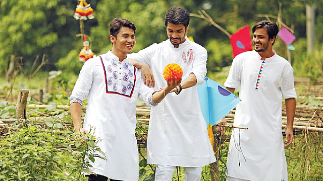 এক রঙের পাঞ্জাবিতে নকশা থাকছে অল্প। পোশাক: ক্যাটস আই