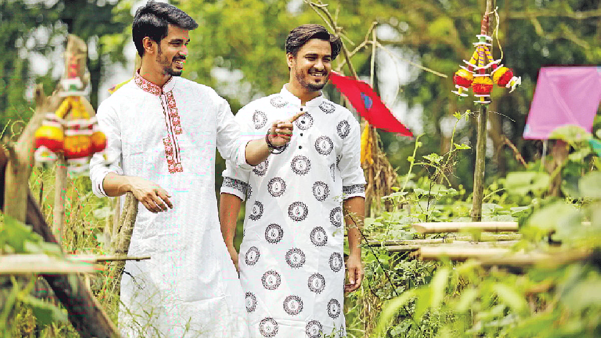 ছেলেদের পাঞ্জাবিতে ফিরে এসেছে লাল ও সাদার প্রভাব। মডেল: নীল ও তামুর, পোশাক: লুবনান ও ক্যাটস আই, ছবি: সুমন ইউসুফ