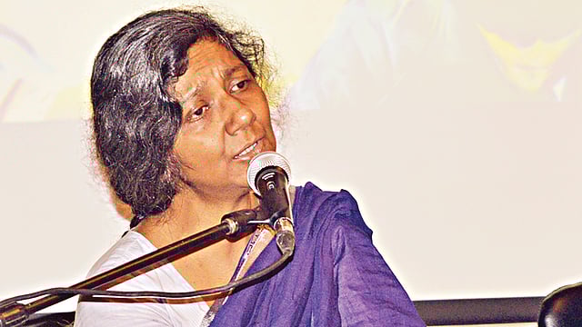 প্রত্যন্ত এলাকায় ঘুরে ঘুরে রেকর্ড করেছেন বাউল-ফকিরদের গান। শুনেছেন তাঁদের জীবন দর্শন। বাতিঘরে দর্শকদের সেই অভিজ্ঞতার কথা শোনাচ্ছেন ভারতীয় সংগীতশিল্পী ও লেখক মৌসুমী ভৌমিক l ছবি সংগৃহীত