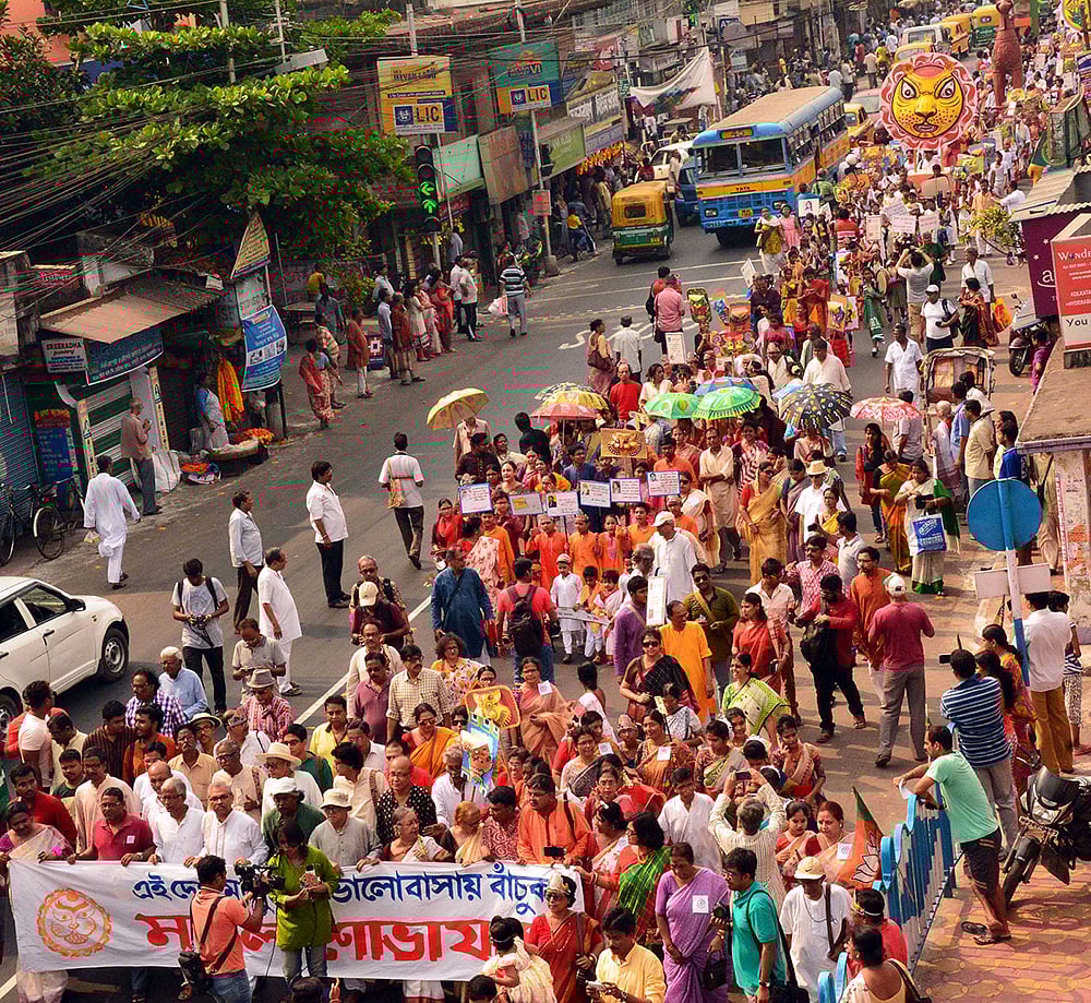 বাংলা নববর্ষে ঢাকার আদলে কলকাতায় প্রথমবারের মতো বের হয় মঙ্গল শোভাযাত্রা। ছবি: ভাস্কর মুখার্জি