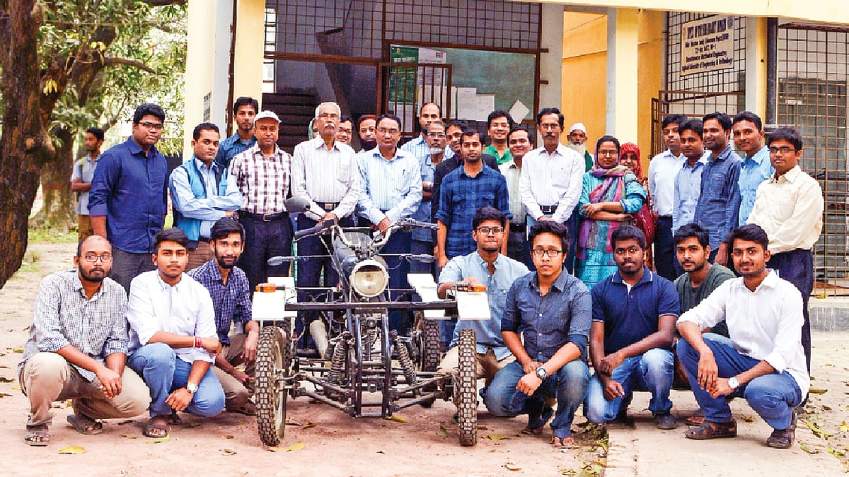 রুয়েটের শিক্ষক–শিক্ষার্থীদের সম্মিলিত প্রচেষ্টায় তৈরি হয়েছে কোয়াড বাইক। ছবি: সংগৃহীত
