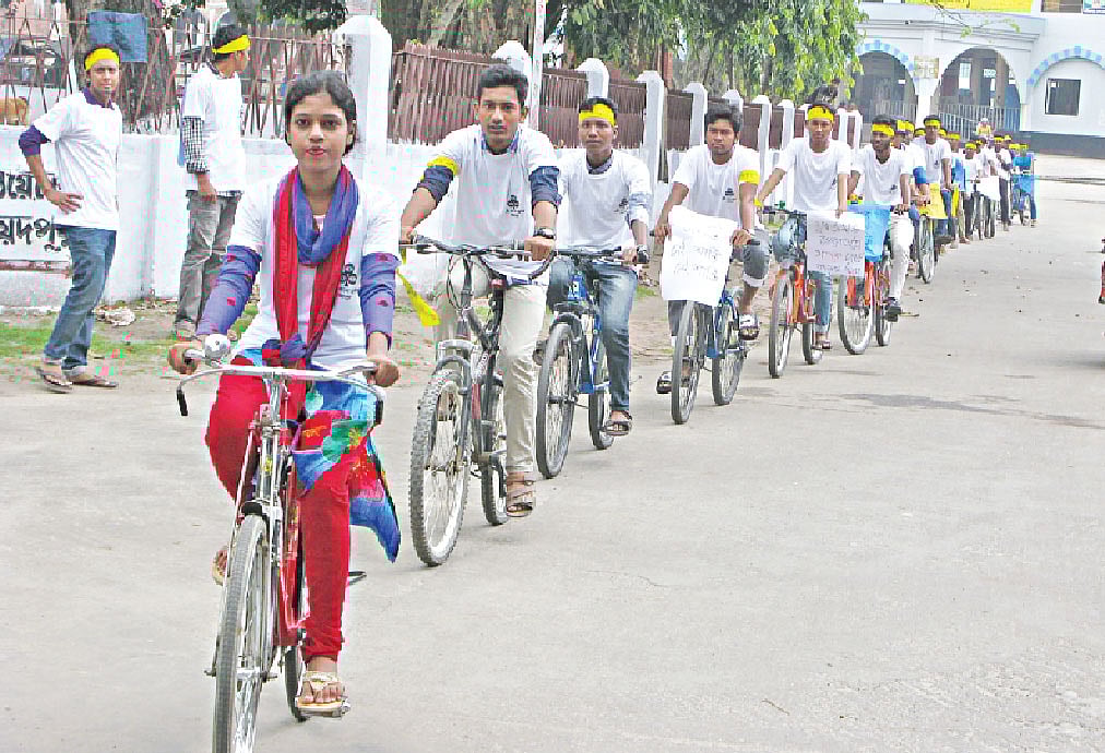 ৮ এপ্রিল সৈয়দপুরে (নীলফামারী) মাদকবিরোধী সাইকেল শুভাযাত্রা ও মাদকবিরোধী শপথ গ্রহণের আয়োজন করে প্রথম আলো বন্ধুসভা