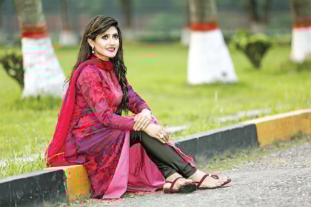 সারা দিনের ঘোরাঘুরিতে আরাম দেবে ফ্ল্যাট জুতা। জুতা: বাটা