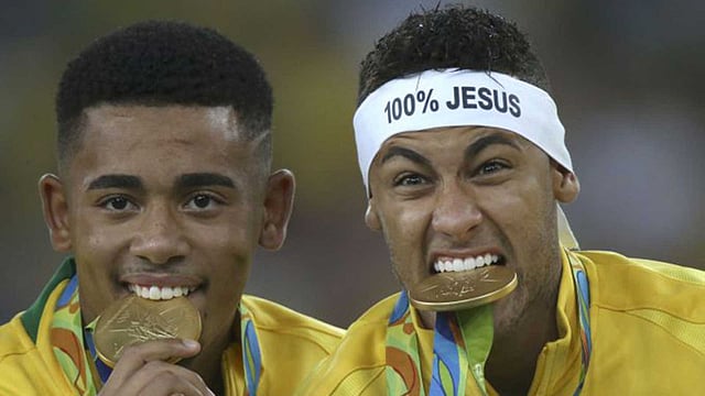 জেসুসে মুগ্ধ নেইমার। ফাইল ছবি