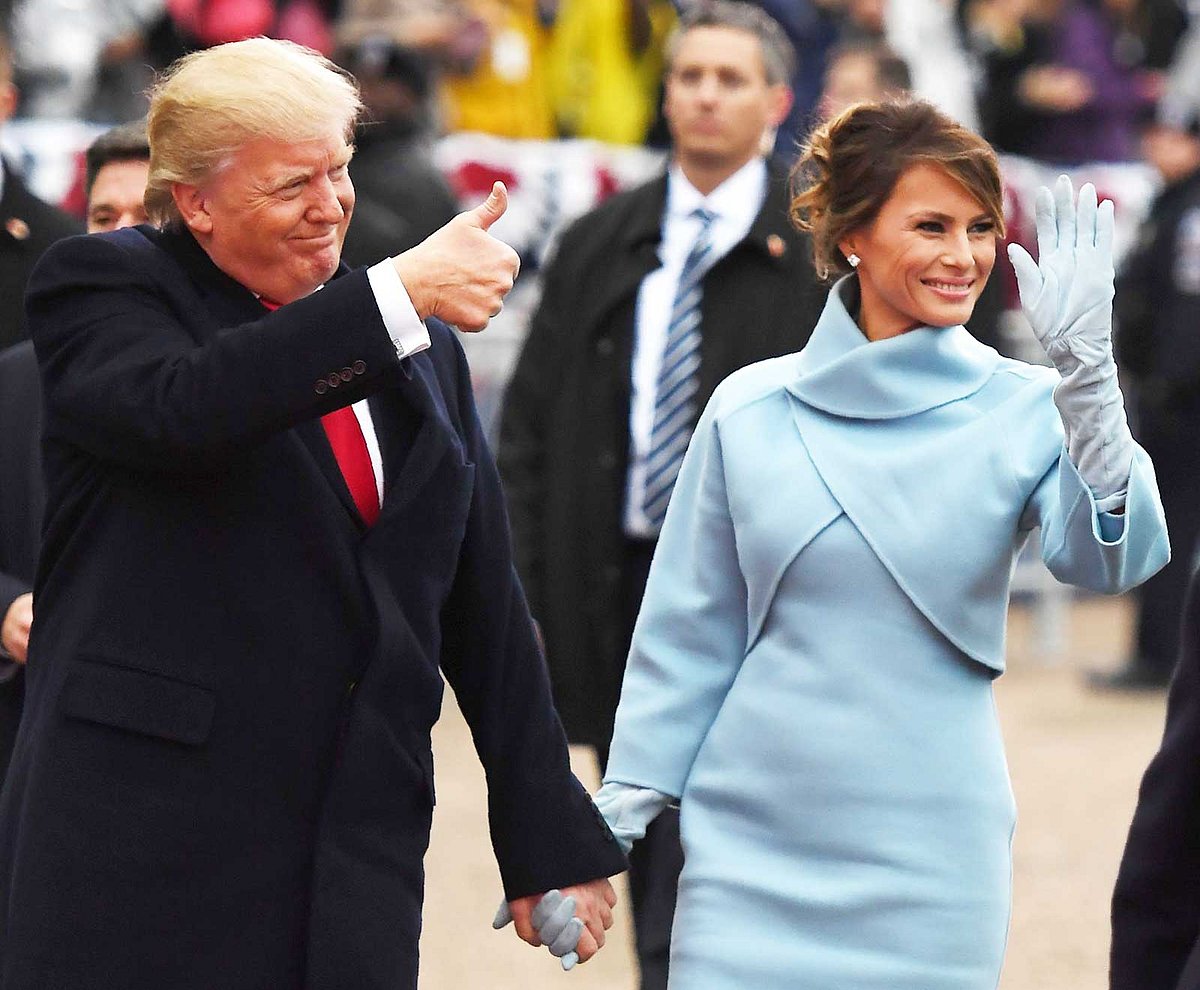 শপথ অনুষ্ঠানে যুক্তরাষ্ট্রের প্রেসিডেন্ট ডোনাল্ড ট্রাম্প ও ফার্স্ট লেডি মেলানিয়া ট্রাম্প। ফাইল ছবি (এএফপি)