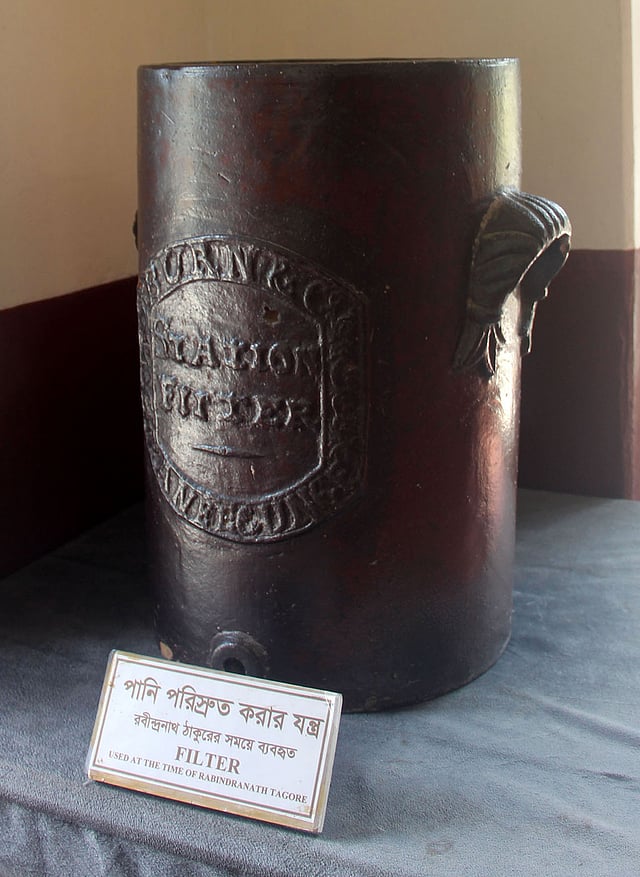 রবিঠাকুরের সময়কার পানির ফিল্টার। ছবি: তৌহিদী হাসান